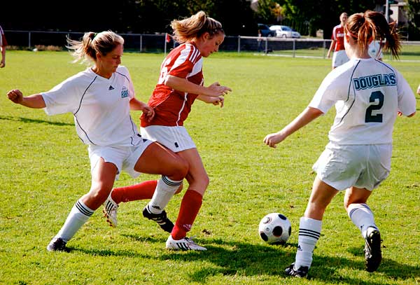 womensococt5 Kwantlen Eagles found the going tough in their Sunday 0-0 draw with Douglas College. (Sandy Buemann photo)