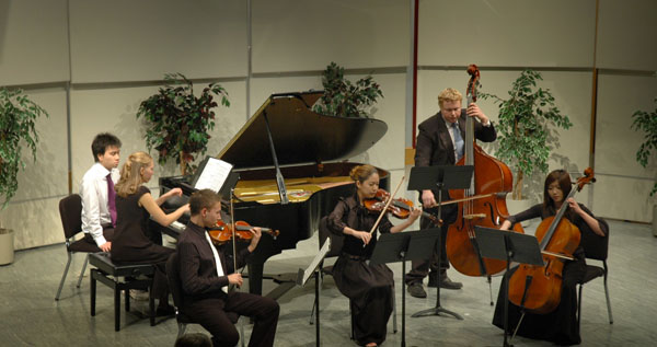 strings Four string students were accompanied by pianist Kara Routley during the fourth movement of the Schubert's Trout Quintet, called Andantino.