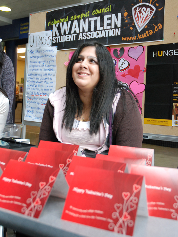 dsc_0011b Bali also handed out free Valentine's Day cards during the KSA's Love and Hate V-Day. (Joseph Gloria photo)