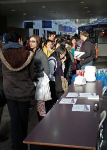 pizza-line Students didn't seem to mind waiting for the free pizza to arrive from down town. (Kyle Vinoly photo)