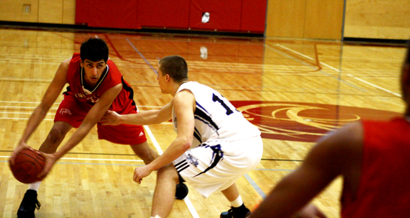 eagles-mens-jan30-10 Eagles forward Varinder Singh tries to evade guard Rylan Higginson while looking for a way through Mariners' defence. (Justin Langille photo)