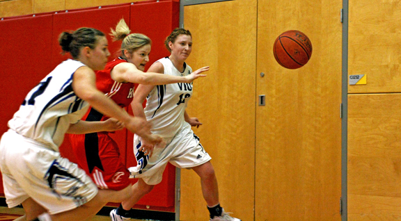 eagles-women-jan3010 Eagles gaurd Ali Randa pushes past Marniners forward Katie Pearson, left, and Shayna Worthington for a chance at the ball in the second quarter. (Justin Langille photo)